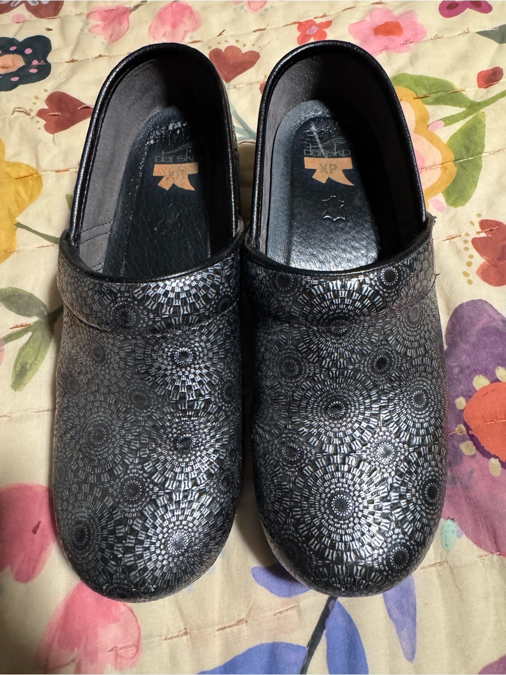 Dansko Woman’s Clogs ~ 39
